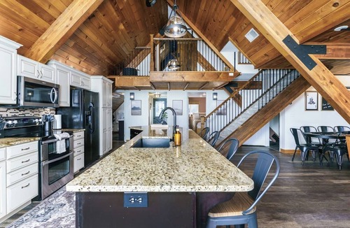 Lava Hot Springs House | Lava`s Blue King of The Hill
