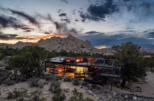 Teasdale Cabin | Lavish Shipping Container Experience by Capitol Reef National Park! 2Bed,2Bath