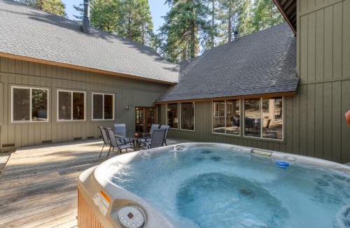 Granite Ridge House | Lazy Bear Lodge Rustic Luxe Villa with spa & gameroom