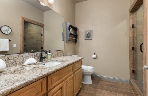 Granite Ridge House | Lazy Bear Lodge Rustic Luxe Villa with spa & gameroom