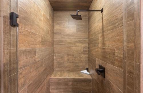Granite Ridge House | Lazy Bear Lodge Rustic Luxe Villa with spa & gameroom