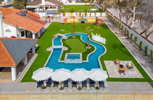 Glendale House | Lazy River Luxe 6 BR Sleeps 16 Pickleball Hot Tub