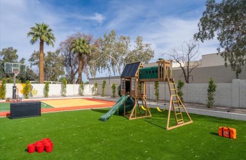 Glendale House | Lazy River Luxe 6 BR Sleeps 16 Pickleball Hot Tub