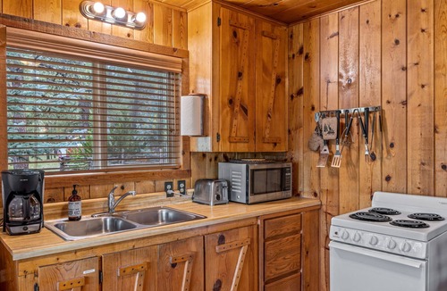 Greer Cabin | Lazy Trout Spruce Cabin