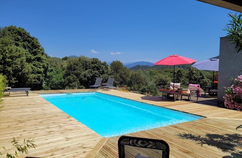 Sartene House | "Le Milan d'Or": family accommodation for 12 people on the edge of the maquis.