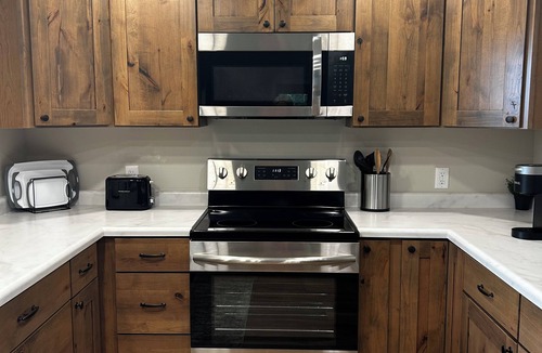 Fulton Cabin | Leaning Oaks Cabin in the woods with waterfront (NEW)