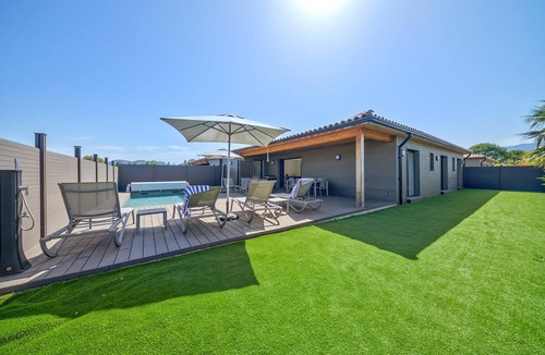 Cala Rossa Villa | Lecci Retreat near Cala Rossa Beach