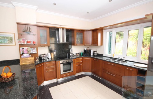 Mikros Gialos Villa | Lefkada Villa Mikros. Spectacular location & pool. Walk to beach. Mikros Gialos.