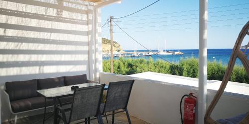 Platis Gialos House | Lemonia Rooms 4