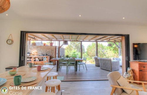 Coti-Chiavari House | Les Pieds dans l'eau