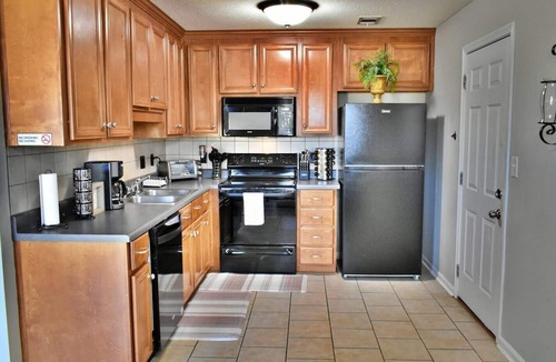 Houston County House | Lg Deck | BBQ Grill | King Suite | Near RAFB