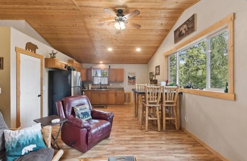 Kalispell Cabin | Life`s A Bear Retreat! COUPLES HOT TUB! & KING SIZE BED!