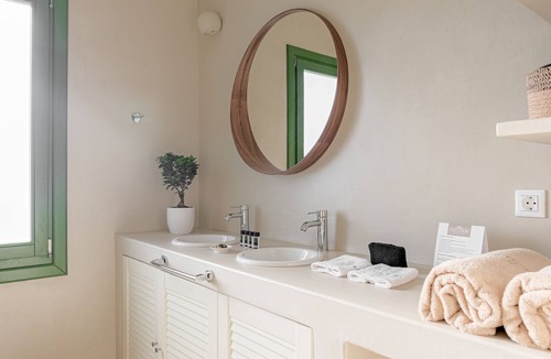 Andros Town House | Limonioum Suite by Casa Di Fiori Andros Suites