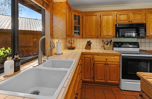 Lazy Acres House | Lionhead Retreat - A wonderful home located outside of West Yellowstone