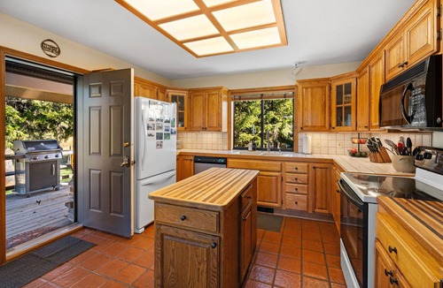 Lazy Acres House | Lionhead Retreat - A wonderful home located outside of West Yellowstone