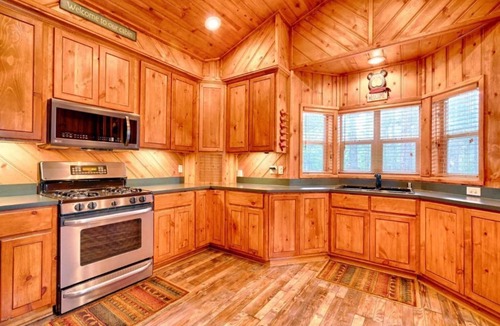 Pinetop-Lakeside Cabin | Little Bear Cabin, a cozy getaway!