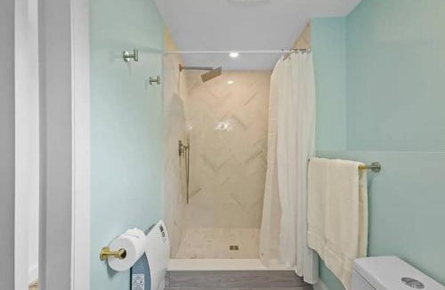 Middletown House | Little Creek Retreat Private hot tub & yard - RIBryan Properties