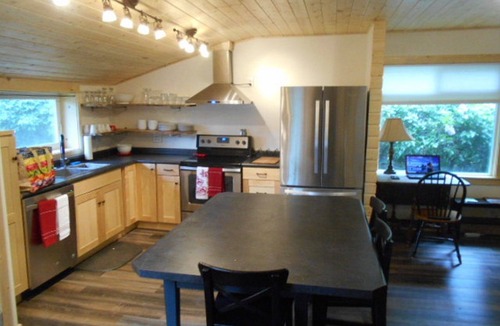 Columbia Falls House | Little House Under the Big Sky, 2 bedrm 2 bth near Glacier Park & Whitefish Mt.