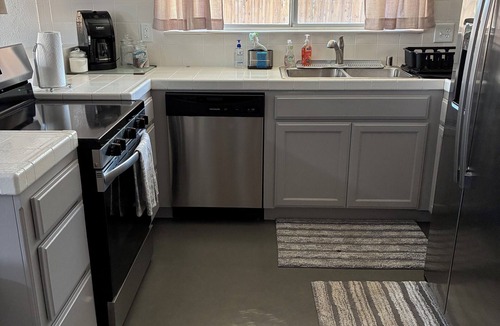 Turlock House | Little Palace in Turlock. 3 bdrm, 2 bath. Steps from Stanislaus Univ. & Hospital