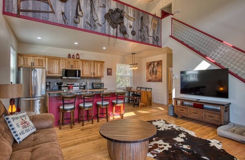 Sagle House | Little Red Hog Haven