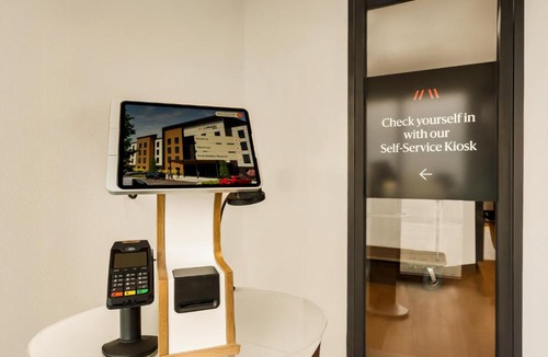 Glendale Hotel | LivAway Suites Phoenix-Glendale