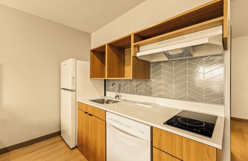 Tolleson Hotel | LivAway Suites Phoenix-Tolleson