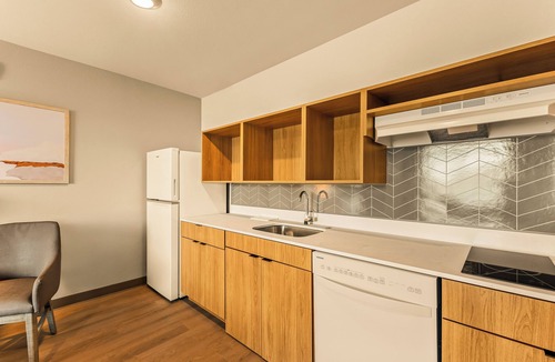Tolleson Hotel | LivAway Suites Phoenix-Tolleson