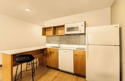 Tolleson Hotel | LivAway Suites Phoenix-Tolleson