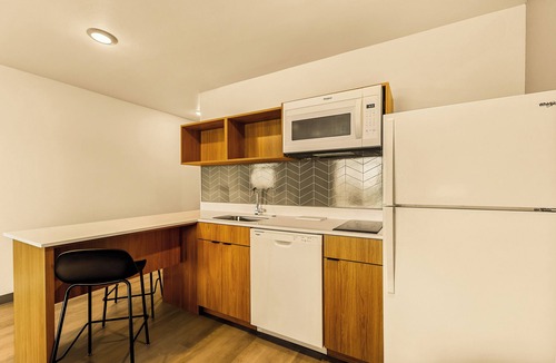 Tolleson Hotel | LivAway Suites Phoenix-Tolleson
