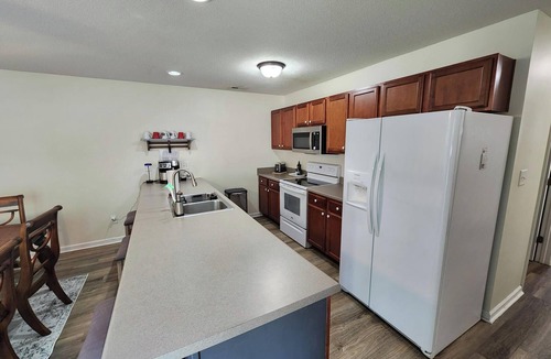 Hubert House | Live Simply - 3 BR, Pet Friendly, Garage, Gated Community near Camp Lejeune