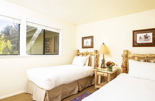 Elkhorn Hotel | Lodge II Three-Bed Apartment Plus w/Mountain Views & Steps from Village Shops