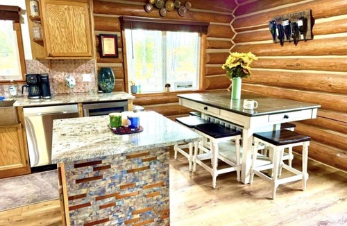 Seeley Lake House | Log Cabin: Hot Tub, Sauna, Wet Bar & Mtn Views