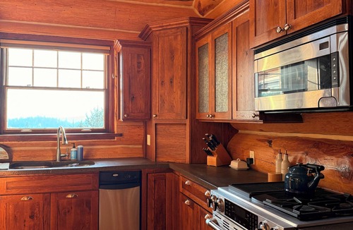 Newman Lake House | Log home retreat in Newman Lake
