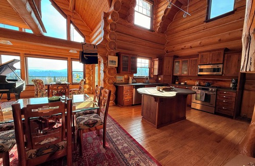 Newman Lake House | Log home retreat in Newman Lake
