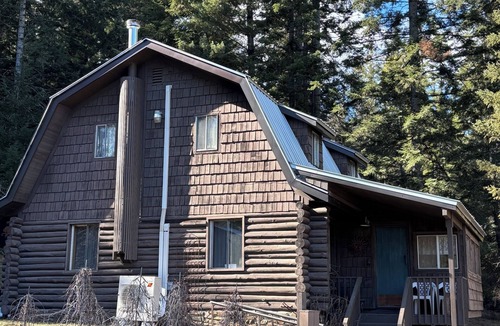 Cataldo Cabin | Log House on acreage, 30 min east of Coeur d’ Alene near Rose Lake and Medimont