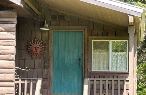 Cataldo Cabin | Log House on acreage, 30 min east of Coeur d’ Alene near Rose Lake and Medimont