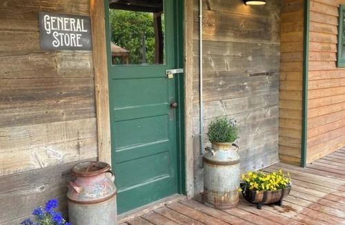 Ririe Apartment | Lone Wolf Cabin At Mountain River Ranch