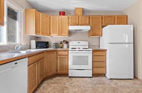 Hayden House | Long Stays Welcome |Single Level Home w/Fireplace |Close to Silverwood, Restaurants & Hayden Lake!