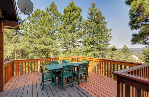 Mammoth Creek Cabin | 'Longview Lodge' w/Furnished Deck & Fire Pit!