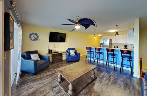 Put-in-Bay Condo | Love Being Near the Water? Perfect | 10 ppl | C111