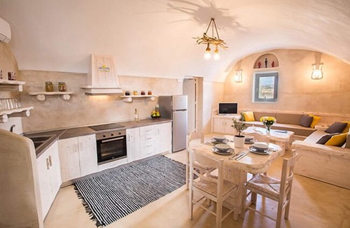Akrotiri Villa | Love Nest villa