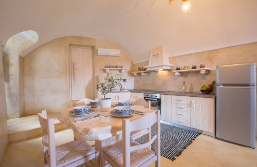 Akrotiri Villa | Love Nest villa
