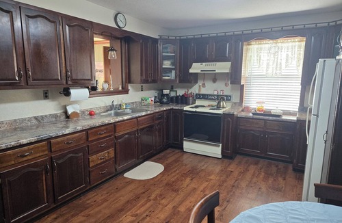 New Haven House | Lovely 3-bedroom home near the Bourbon Trail, with a lake in a country setting