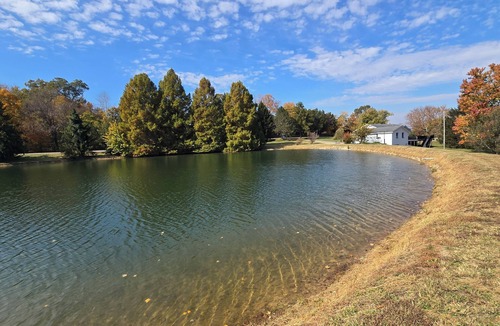New Haven House | Lovely 3-bedroom home near the Bourbon Trail, with a lake in a country setting