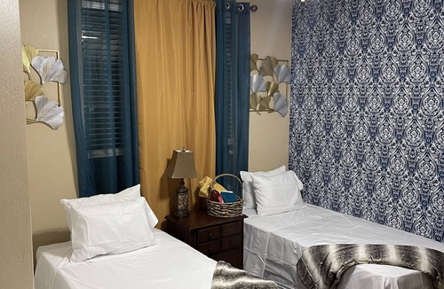Laveen Village Bed & Breakfast | Lovely bedroom beautifully decorated with a smart tv .