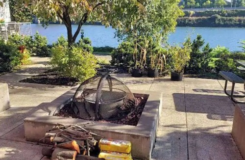 Old Town Chinatown Condo | Lovely Condo on the Spectacular Willamette River