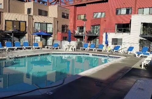 Old Town Chinatown Condo | Lovely Condo on the Spectacular Willamette River