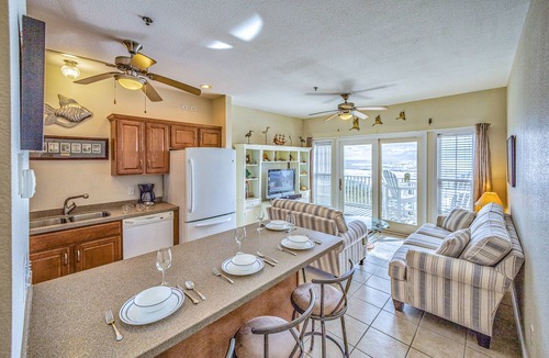Hatteras Condo | Lovely home in oceanfront location with central AC, access to pool/hot tub