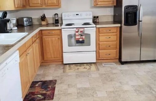Chattaroy House | Lovely home in the country but only 5 minutes from town. 3 bedroom 2 bath .