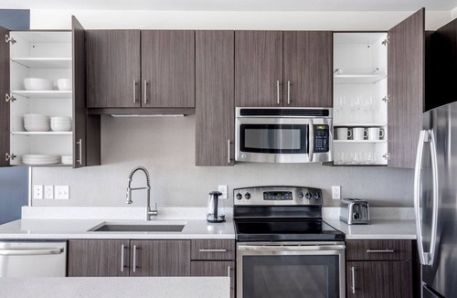 Jefferson Manor Apartment | Lovely Potomac Yard City 1BR w/W/D & Gym, nr Airport, by Blueground